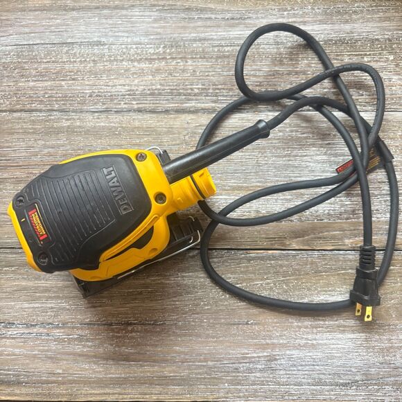 *DEWALT DWE6411 1/4 Sheet Corded Electric Palm Sander **No Dust Bag - Picture 3 of 4